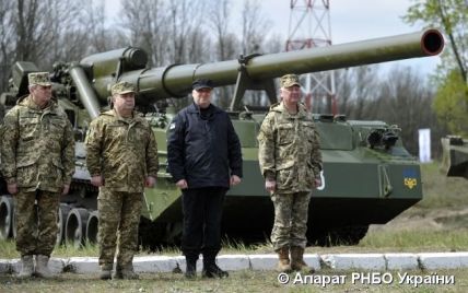 Сверхбыстрая "Фурия" и подводный танк "Оплот": на полигоне презентовали новейшее украинское оружие