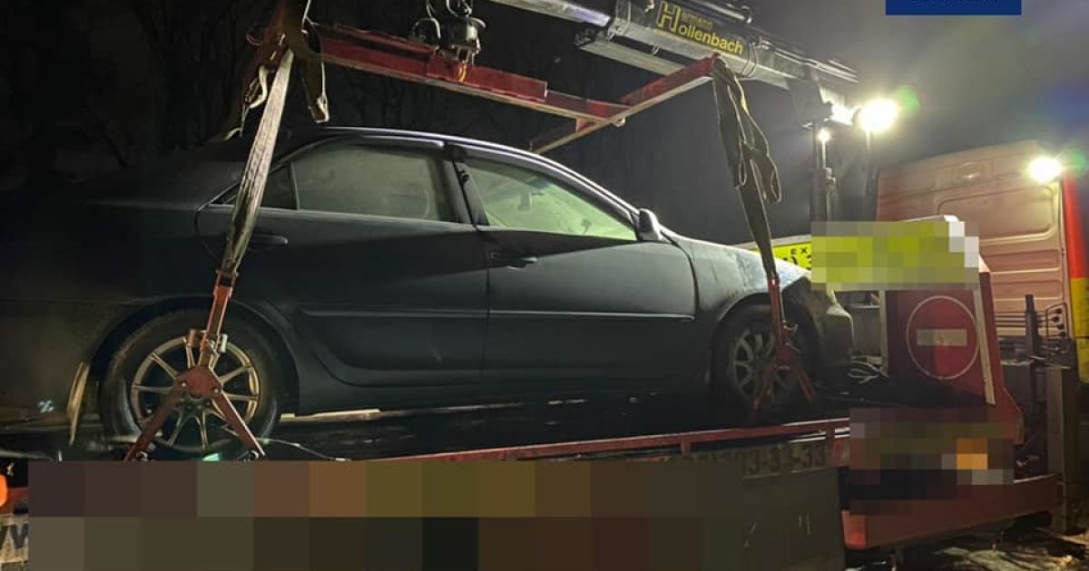 Під Києвом загорілась автівка водія-порушника