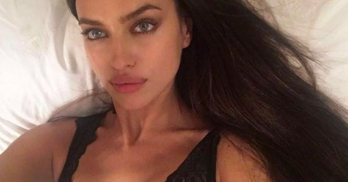 Вагітна Ірина Шейк засвітила округлий животик під час побачення з Купером