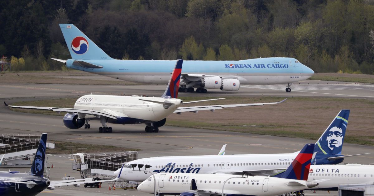 Korean Air призупиняє пасажирські та вантажні рейси до Москви