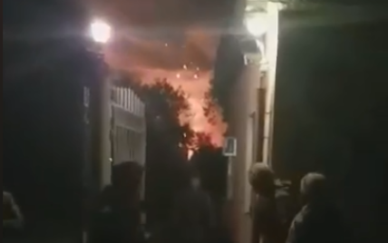 В Сети появилось видео выезда военных с арсенала в Ичне после начала пожара