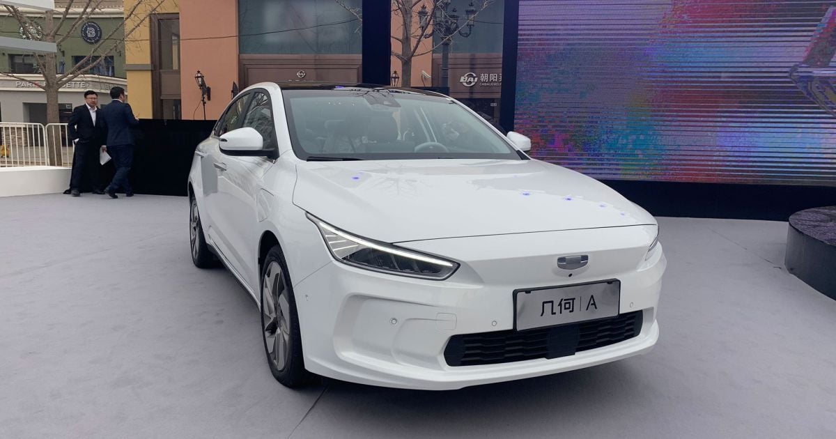 Geely показала дальнобойный электроседан за $22 тысячи