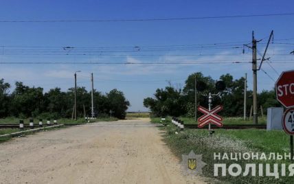 Лег на рельсы: в Одесской области поезд раздавил мужчину