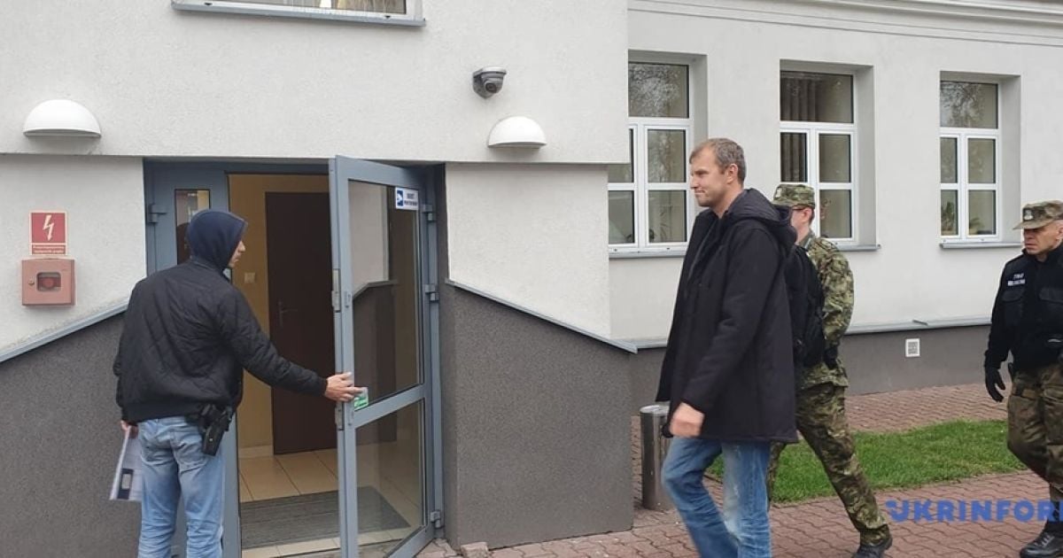 Задержанного в Польше Мазура доставили в районную прокуратуру