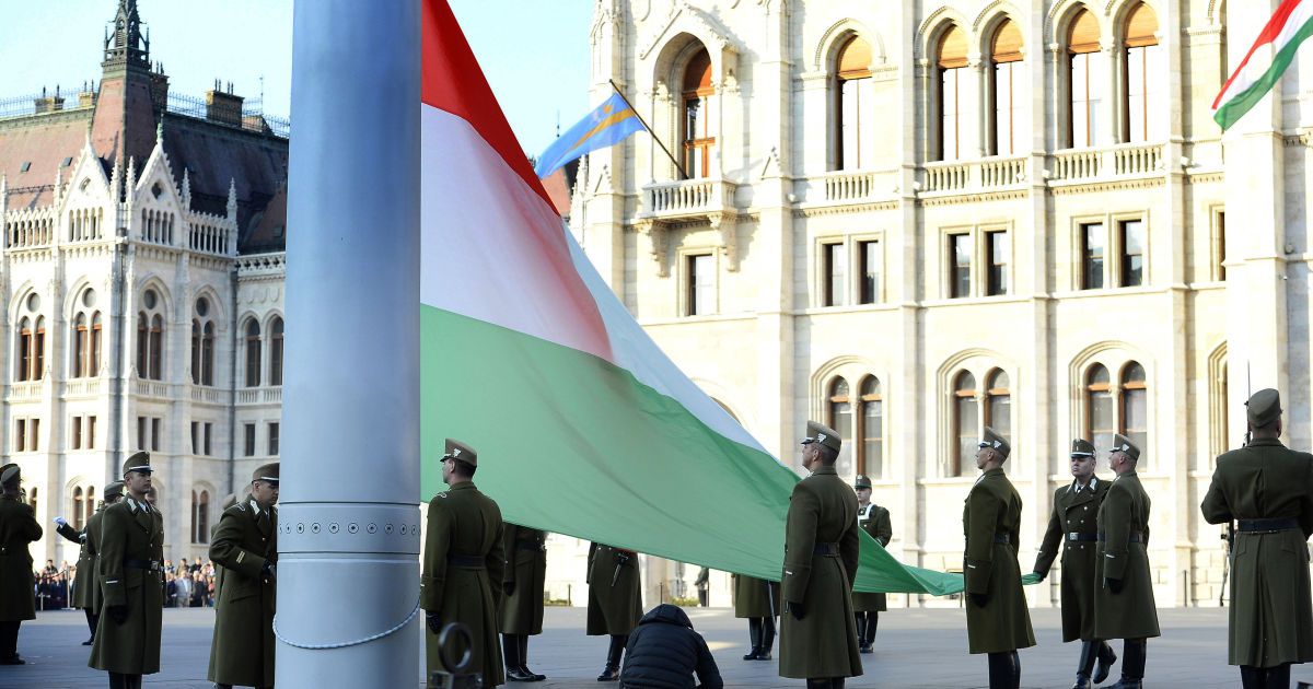 Угорщина уточнила, чому блокує українські питання в НАТО: справа не лише в освітньому законі