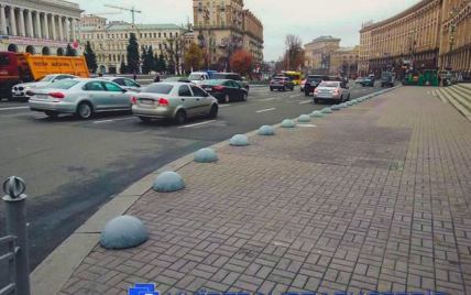 У Києві Хрещатик захистили від стихійного паркування