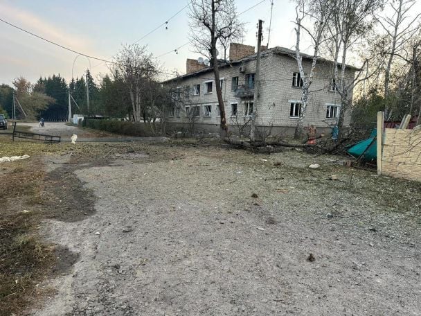 Пошкоджений будинок на Харківщині внаслідок удару окупантів