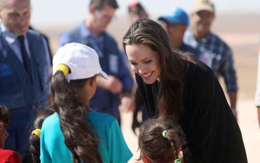 Джоли посетила беженцев в Сирии / © Getty Images