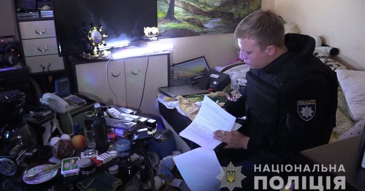 чоловік порожував зброєю_2 / © Полиция Киева / Facebook