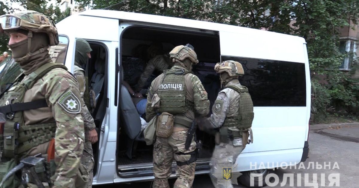 чоловік порожував зброєю_1 / © Полиция Киева / Facebook