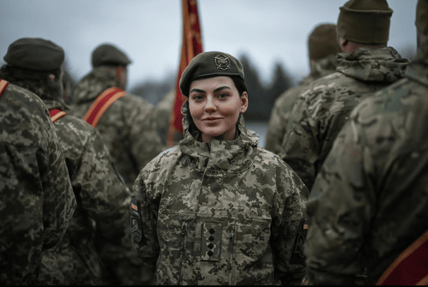 Скандал із деклараціями Михайлової: адвокатка пояснила, чи порушила закон депутатка-військова