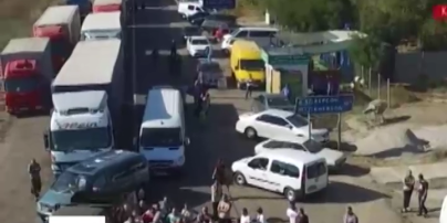 На Херсонщині триває акція кримських татар, які оголосили безстрокову блокаду Криму