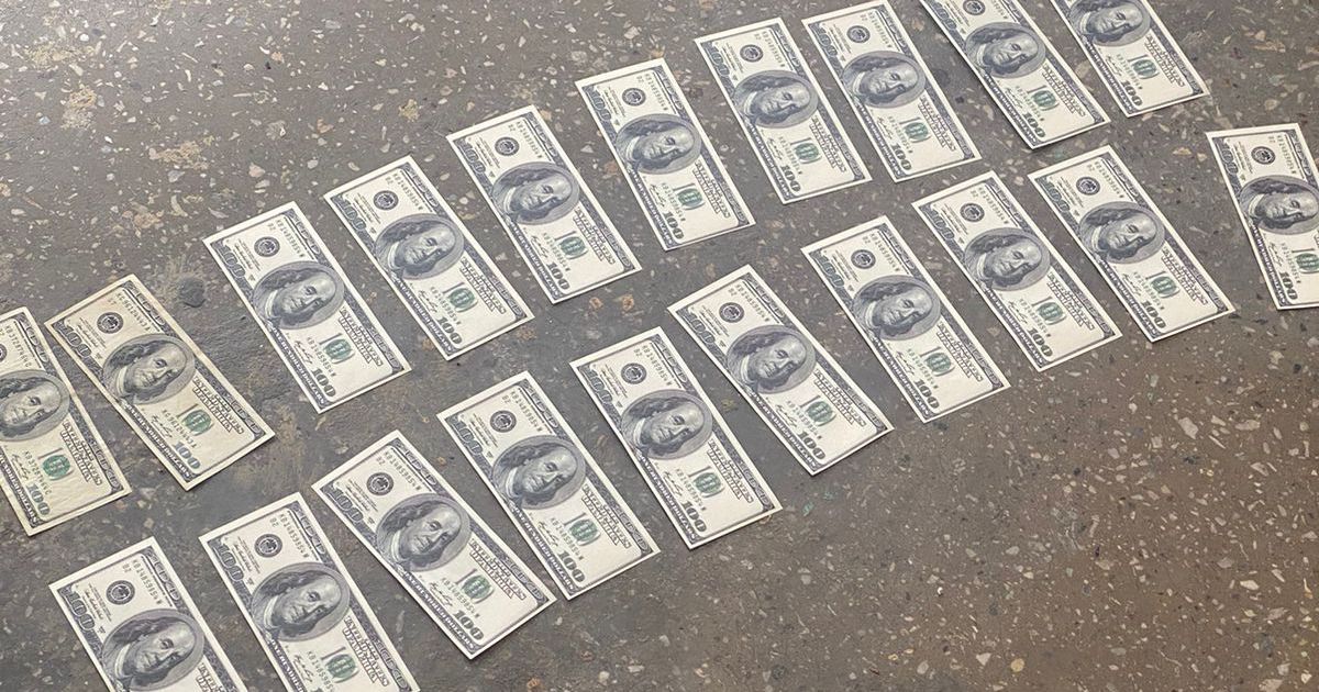 Оперативники затримали службовицю ВЛК в Києві / Фото: Поліція Києва