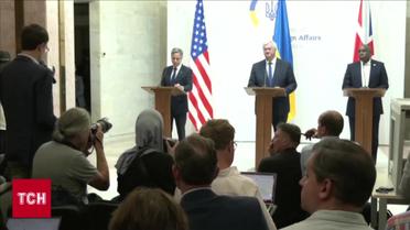 США и Британия объявили о новой помощи во время визита в Киев