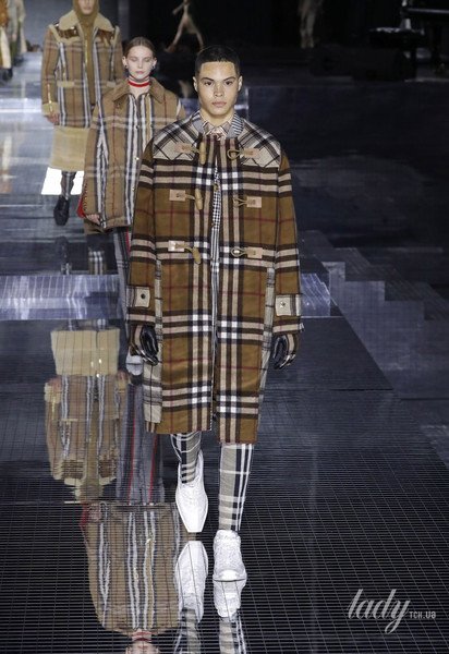 Коллекция Burberry прет-а-порте сезона осень-зима 2020-2021 / © East News