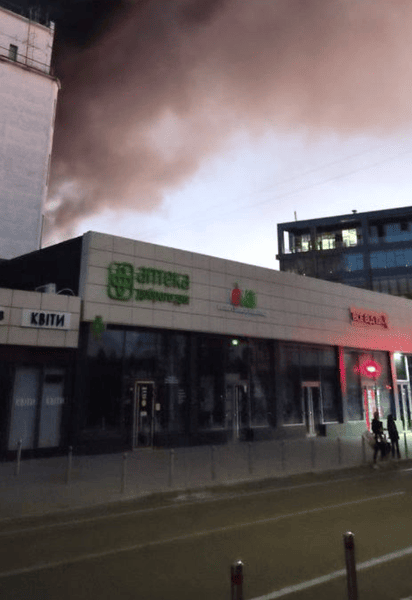 Станція метро «Тараса Шевченка» після вибуху, який стався поряд