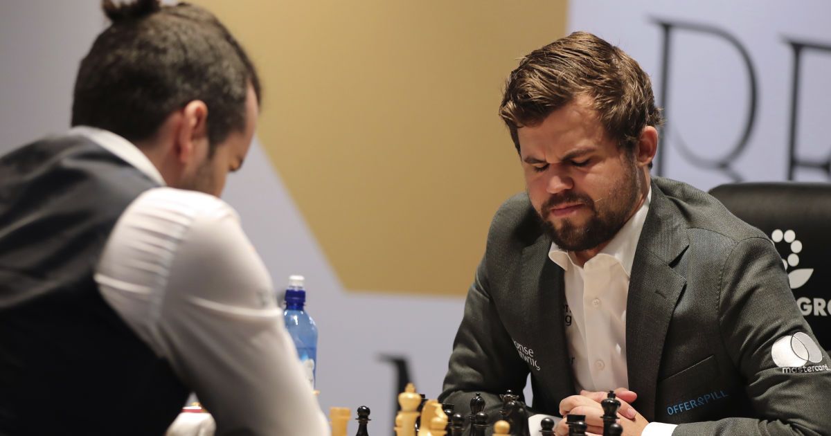 Глибокий шок: реакція чемпіона світу з шахів на помилку суперника з Росії стала вірусною (відео)