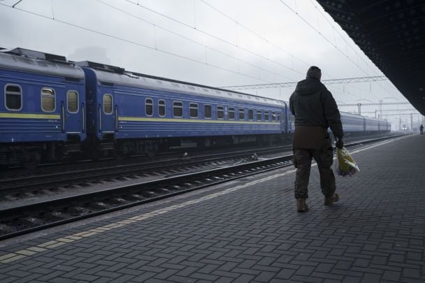 Ночью РФ ударила по железной дороге: что известно об изменении движения поездов