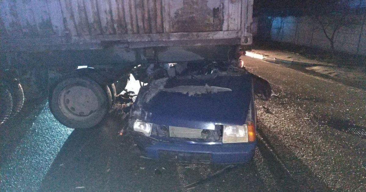 У Запоріжжі вантажівка перетворила легковик на металобрухт: загинув чемпіон світу з кікбоксингу