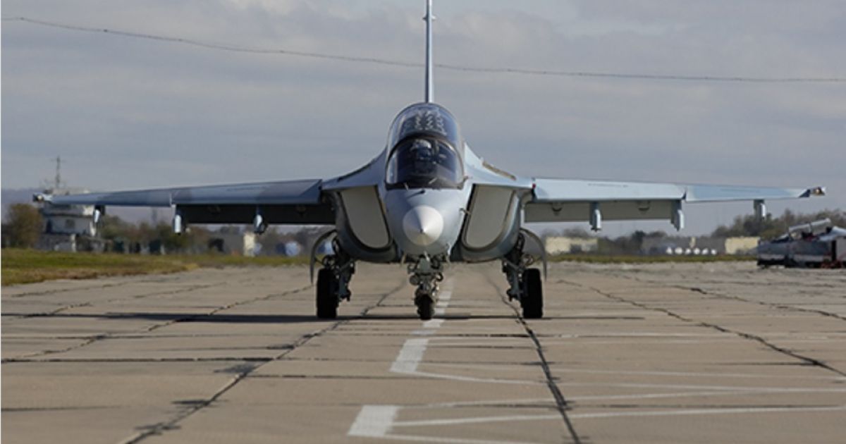 Військовий літак Як-130