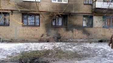 У Світлодарську бойовики застосували снаряд, осколки пошкодили будинки й авто / © Національна поліція України