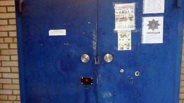 У Світлодарську бойовики застосували снаряд, осколки пошкодили будинки й авто / © Національна поліція України