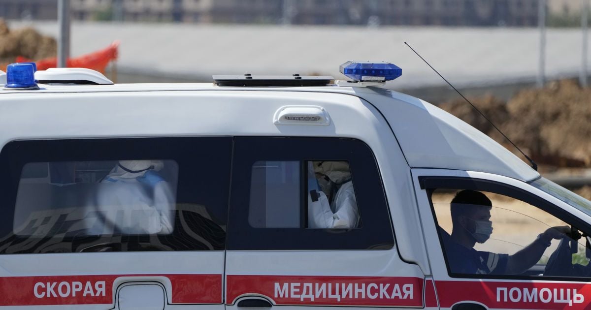 В руках держал пять тысяч рублей: в России мужчина замерз в собственном доме