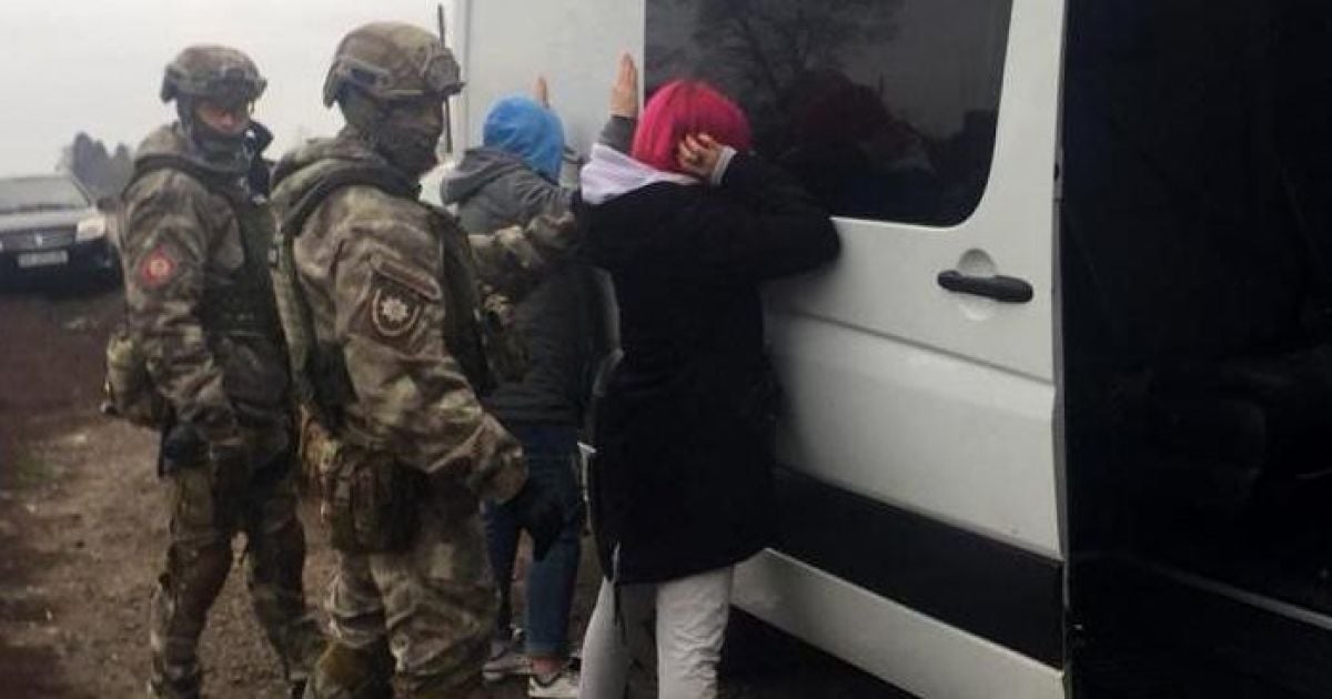 На Волині під час затримання наркобанди злочинець порізав ножем поліцейського