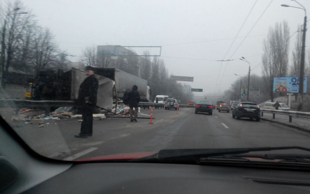 Сьогодні на вулиці Теліги в Києві сталася аварія / © Twitter/Adnan Islam