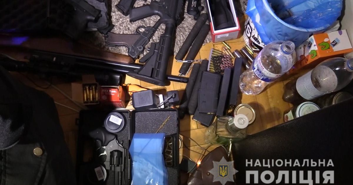чоловік порожував зброєю_4 / © Полиция Киева / Facebook