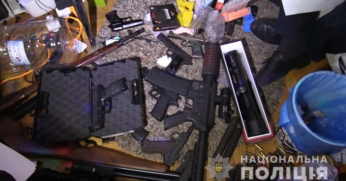 чоловік порожував зброєю_3 / © Полиция Киева / Facebook
