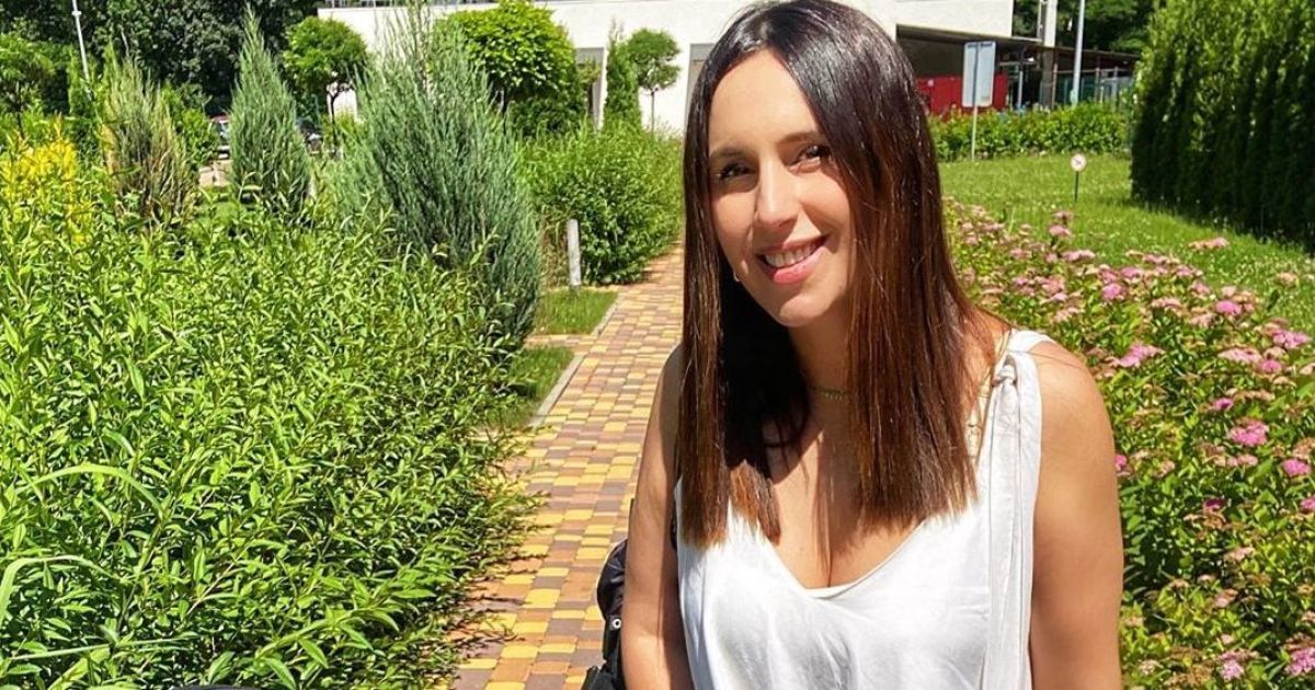 Джамала в платье с глубоким декольте вышла на прогулку с новорожденным сыном