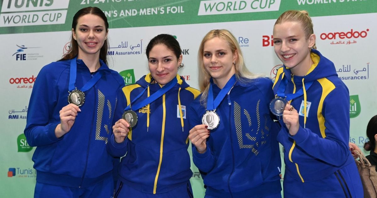 Женская сборная Украины по фехтованию на рапирах / Фото: BizziTeam/FIE — International Fencing Federation
