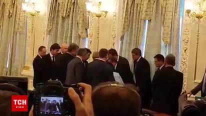 Главный пограничник потерял сознание на пресс-конференции Лукашенко и Порошенко
