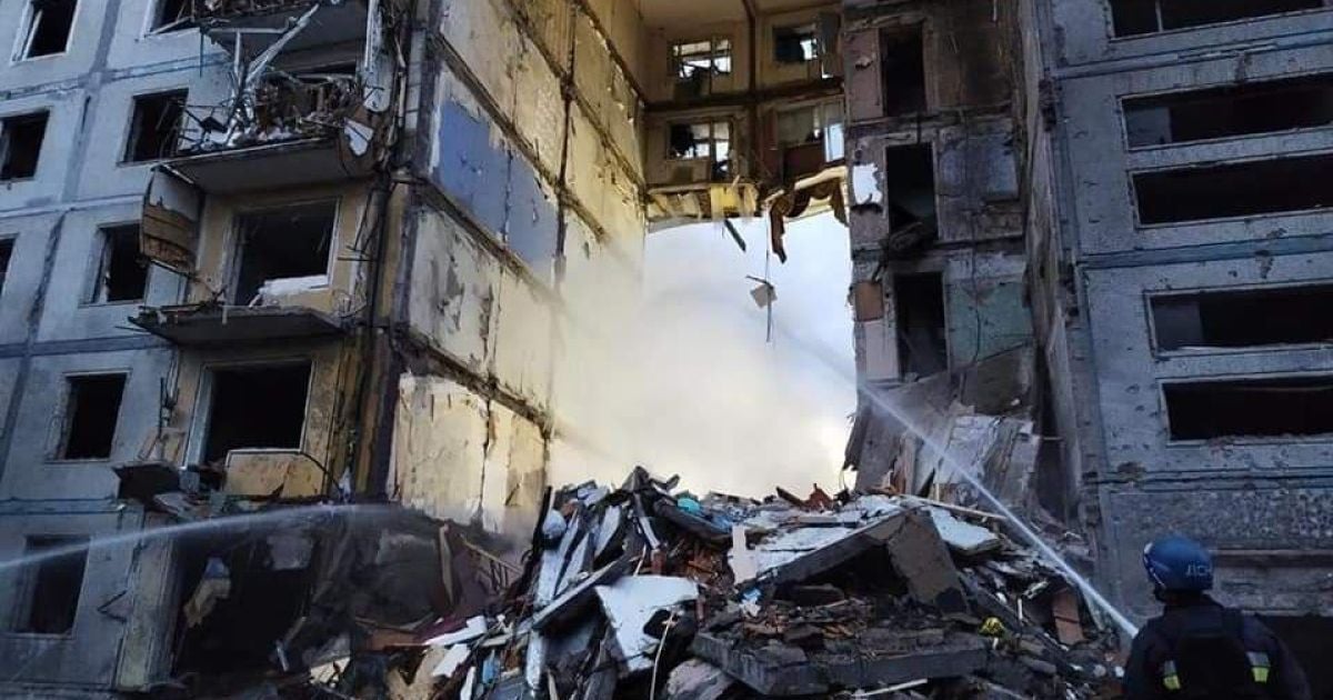 Terrifying Missile Strike in Zaporizhzhia: Mangled and Destroyed Buildings, 17 People Killed