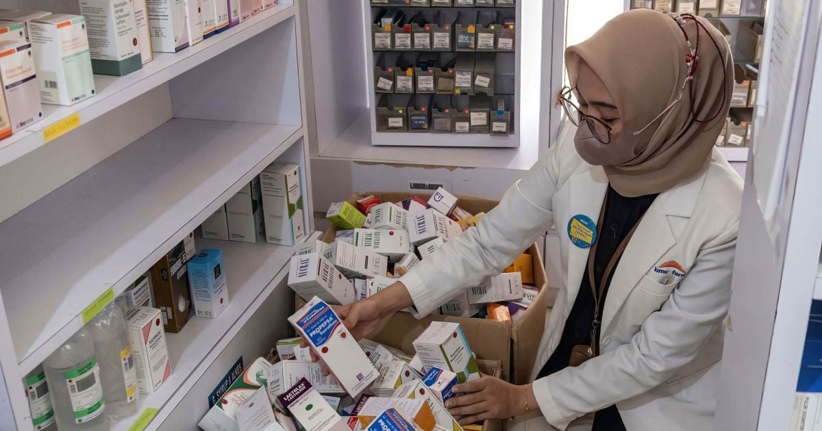 Після вживання сиропу від кашлю померли майже 100 дітей в Індонезії