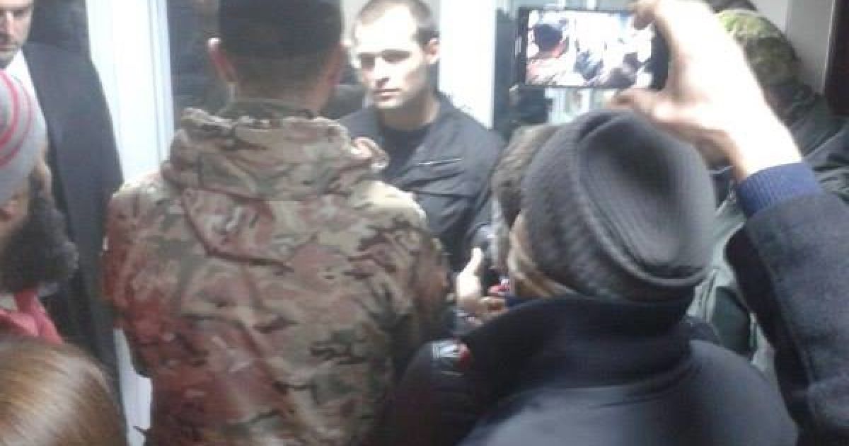Активісти заблокували приміщення Подільського відділу поліції. / © Facebook/C14 news