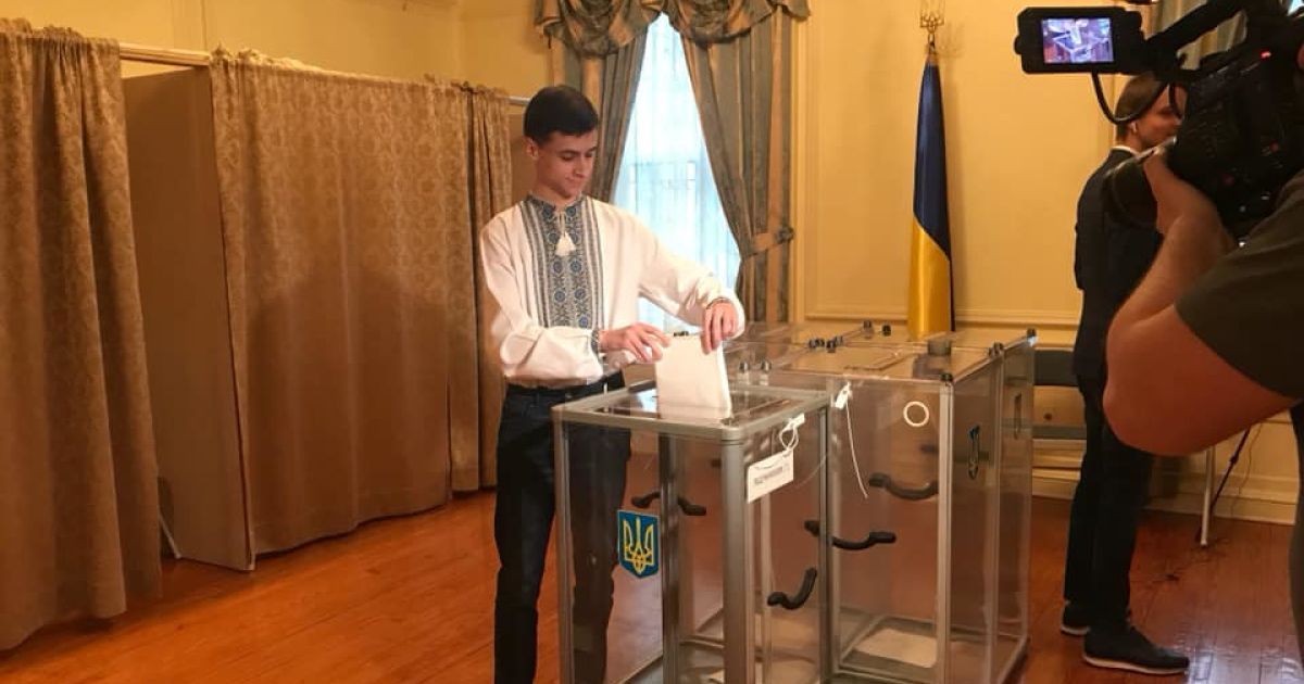Выборы президента Украины-2019: в США закрылся последний избирательный участок