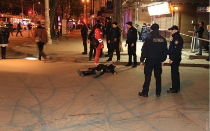Подробиці стрілянини в Одесі: грабіжник і убивця інкасаторів застрелився на очах у поліції