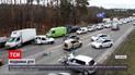 Двойная ДТП: под Киевом легковушка влетела в автомобили, водители которых ждали полицейских