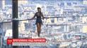 Французская канатоходка прошла тросом на высоте 35 метров над Монмартром