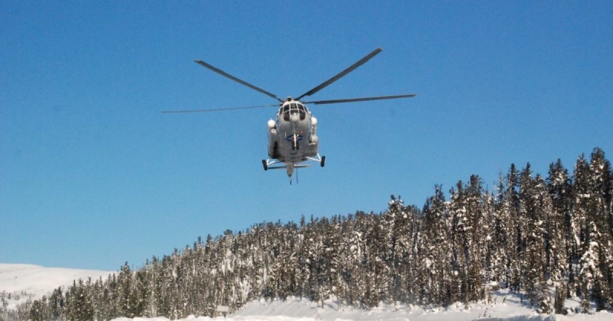 У Росії вертоліт із двома десятками людей на борту потрапив у сніговий вихор