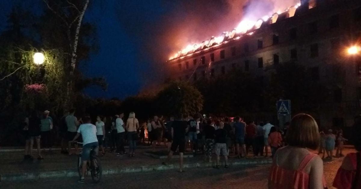горить готель у Кам'янці-Подільському_4 / © vdalo.info