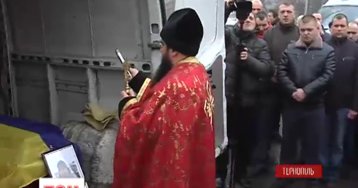 В Тернополе люди собрались на панихиду по погибшим "киборгами"