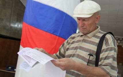 20 виборців і спостерігачі-аноніми. Як проходять вибори до Держдуми в посольстві РФ у Києві