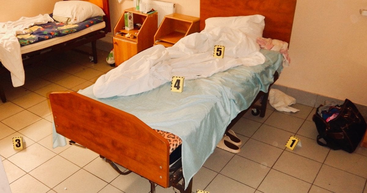 Фото з місця стрілянини в лікарні Івано-Франківська