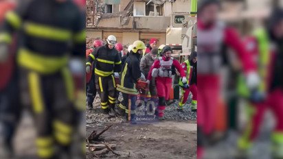 Обстріл Тернополя: чоловіка дістали з-під завалів