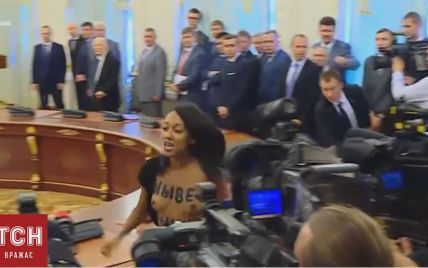 В Femen объяснили обнажение своей активистки перед Лукашенко