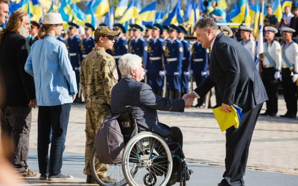 На Софиевской площади взвился государственный флаг / © Facebook / Петр Порошенко