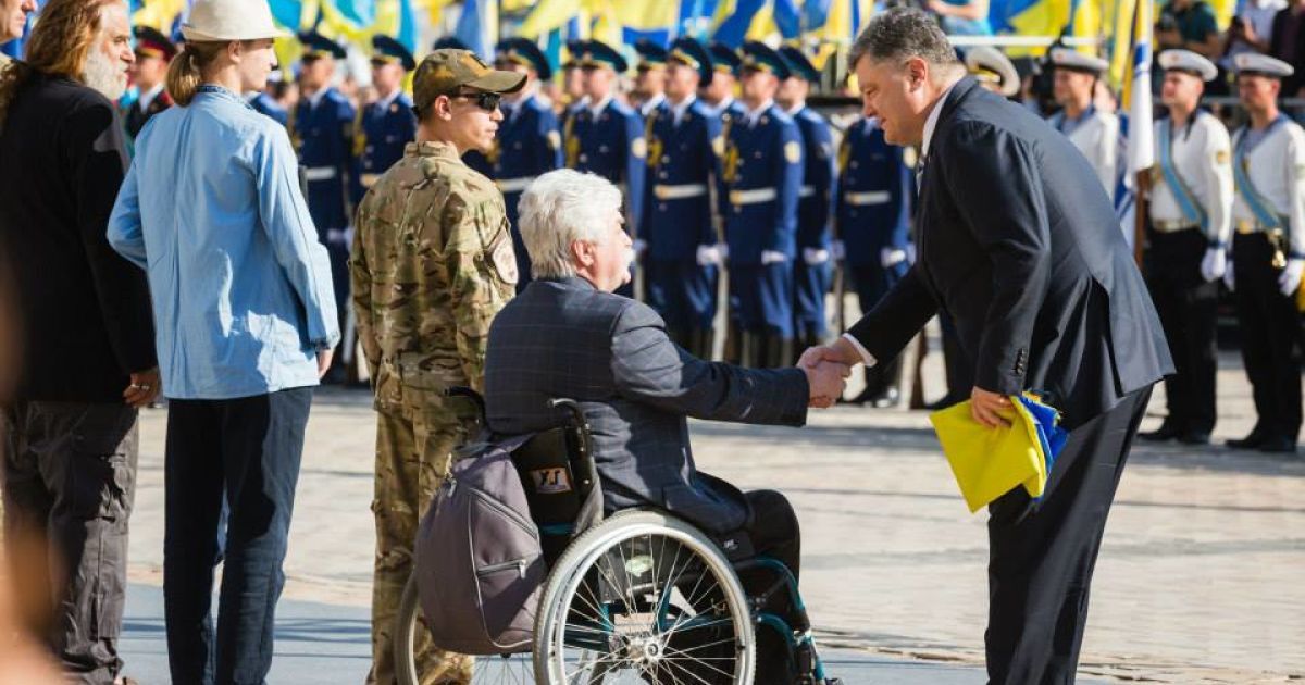 На Софиевской площади взвился государственный флаг / © Facebook / Петр Порошенко